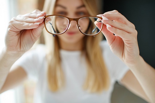 Summer Eye Dangers: Pharmacist Warns of Harmful Triggers