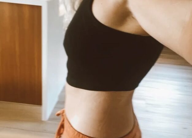 3 Foods Nutritionists Recommend to Beat Bloating Fast