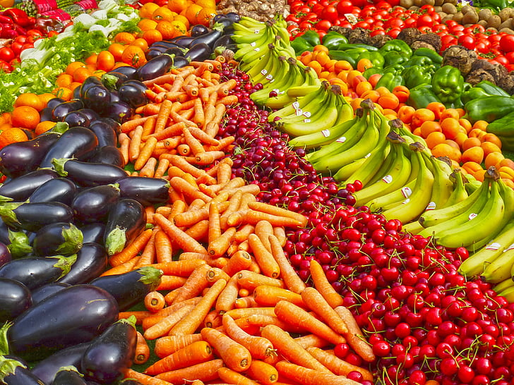 Surrey Farmers’ Convoy Brings Fresh Produce at Low Prices