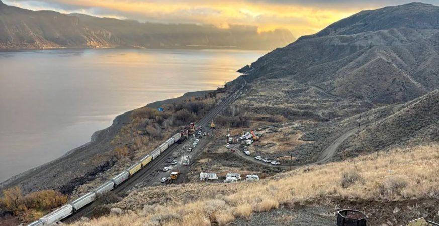 Fuel train derails near Kamloops, crews contain spill